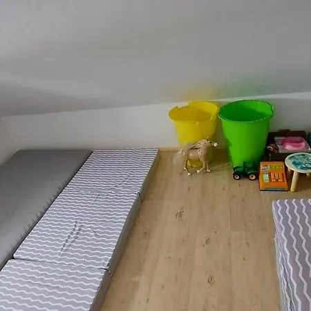 Bila Stopa - Pro Jednu Partu Lejlighed *